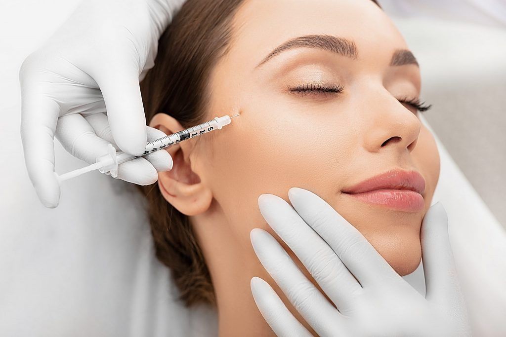 Aplicacion de acido hialuronico o mesoterapia