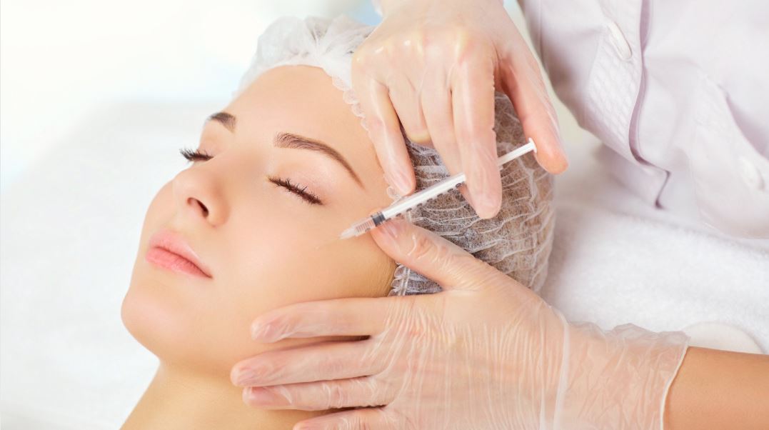 Aplicacion de toxina botulinica o relleno facial